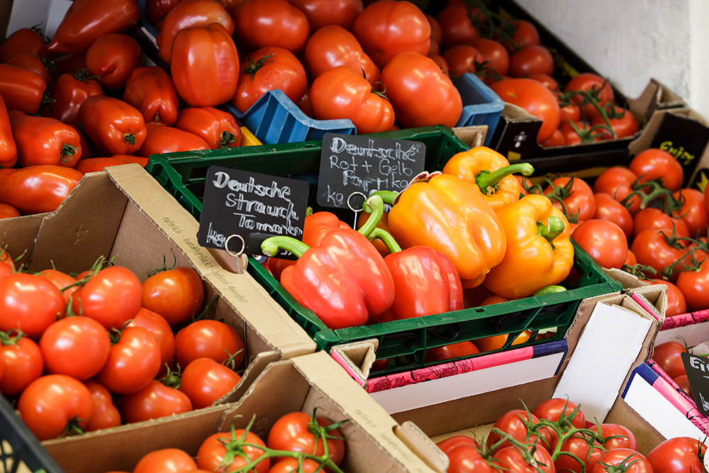 Regal Gemüse Tomaten Paprika